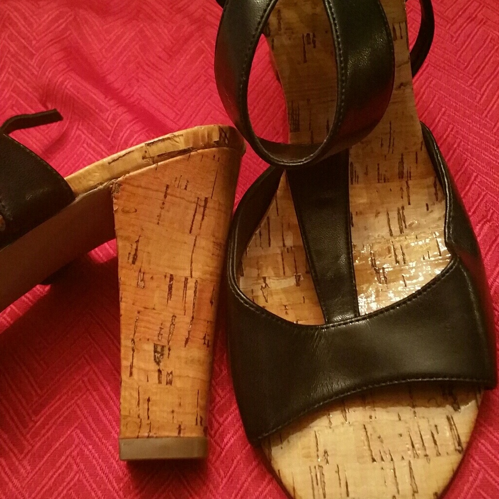 cork heeled blk sandals